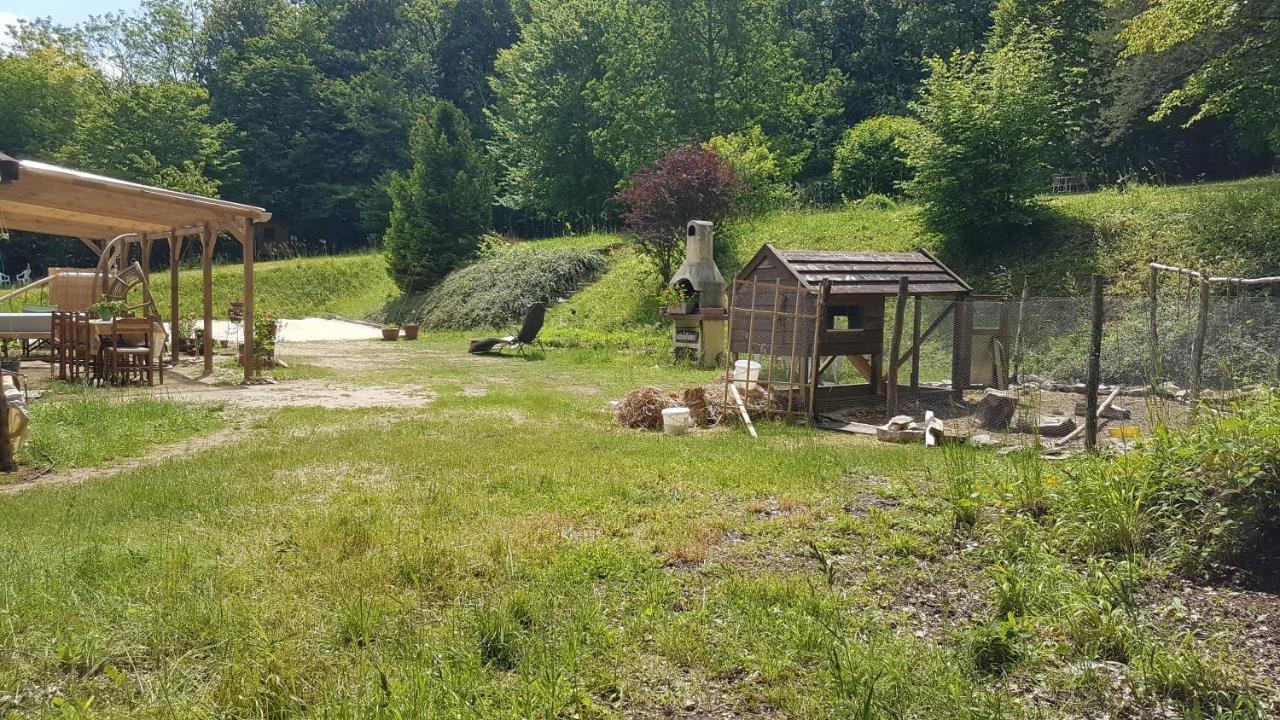Lovely 2-Bed Shepherds Hut In A Forest Sougeres-en-Puisaye Экстерьер фото